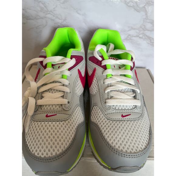 Nike Women's Air Max Correlate in white/fireberry/pure platinum, size 7 NIB - Picture 4 of 8